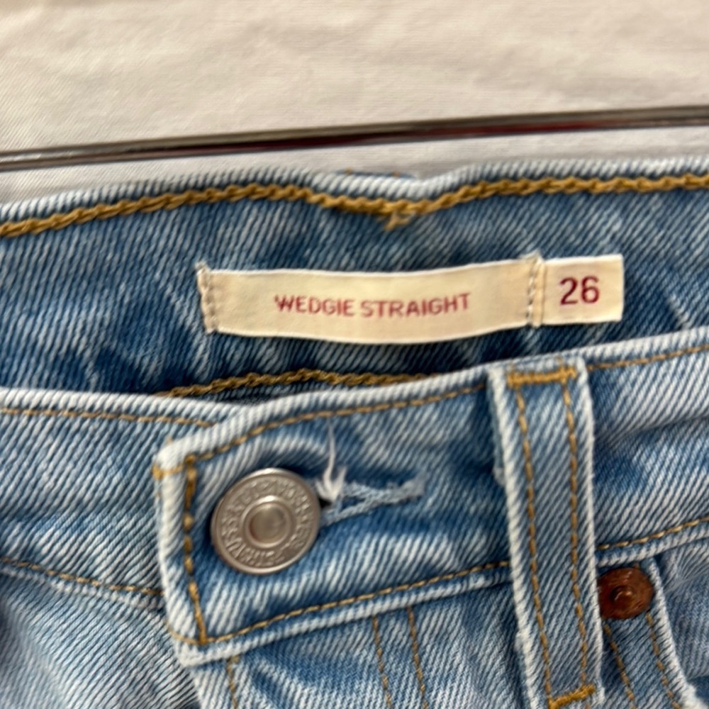 Levi’s Straight Leg medium wash wedgie cropped jeans - Picture 2 of 7